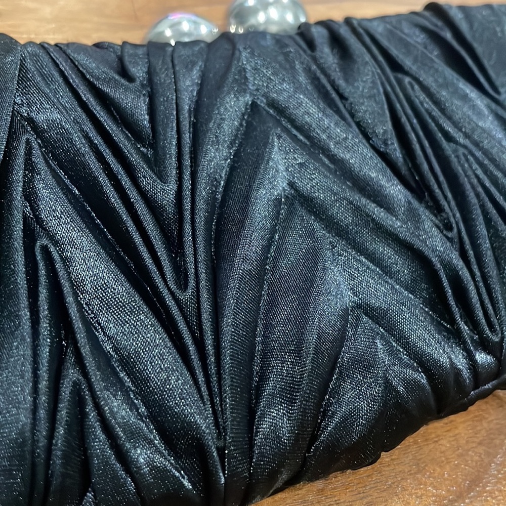 Vintage 1990's Cach”e Chevron Pleated clutch. - Picture 3 of 5